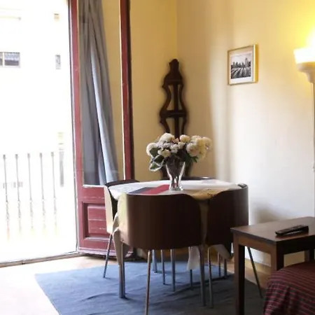 Poble Sec-1: Centrally Located Budget Barcelone